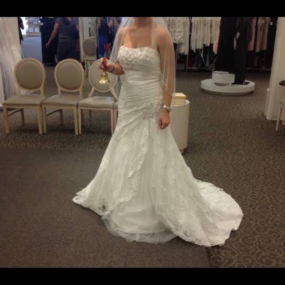 New David’s Bridal Ivory Strapless A-line Lace Wedding Dress - Model YP3344 Sz 6